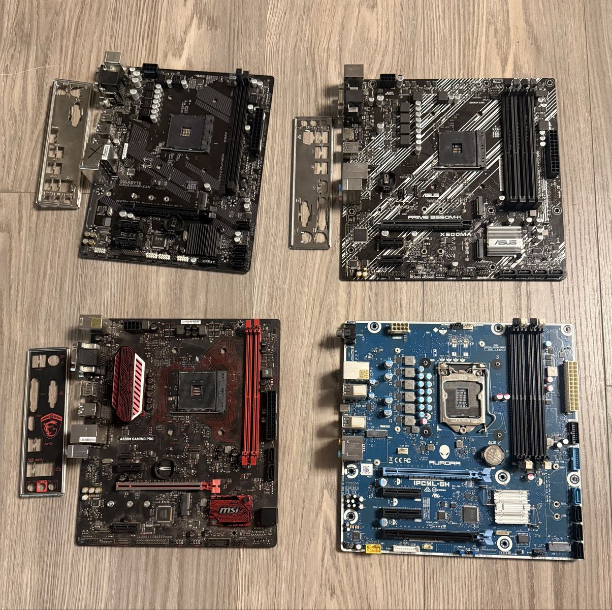 4 motherboards - For parts