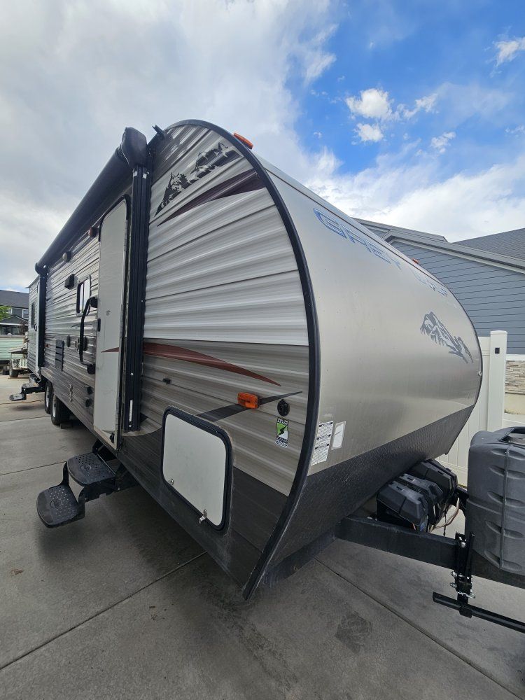 Forest River Grey Wolf Toy Hauler Travel Trailer 2015 - Sleeps 8, 34ft, AC, Awning,Slide Out