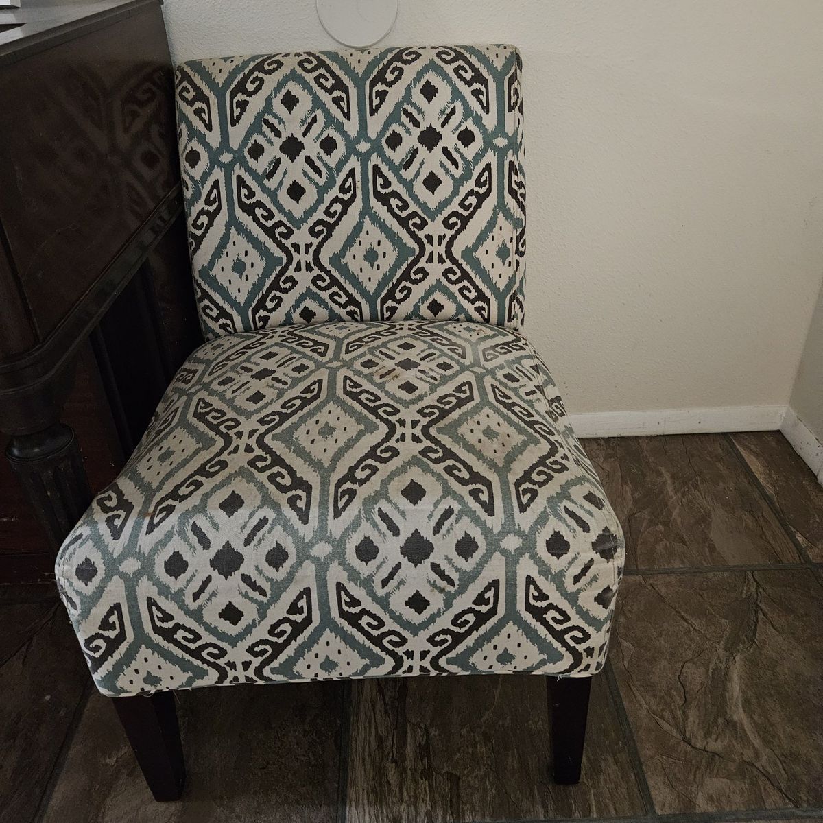 Accent chairs