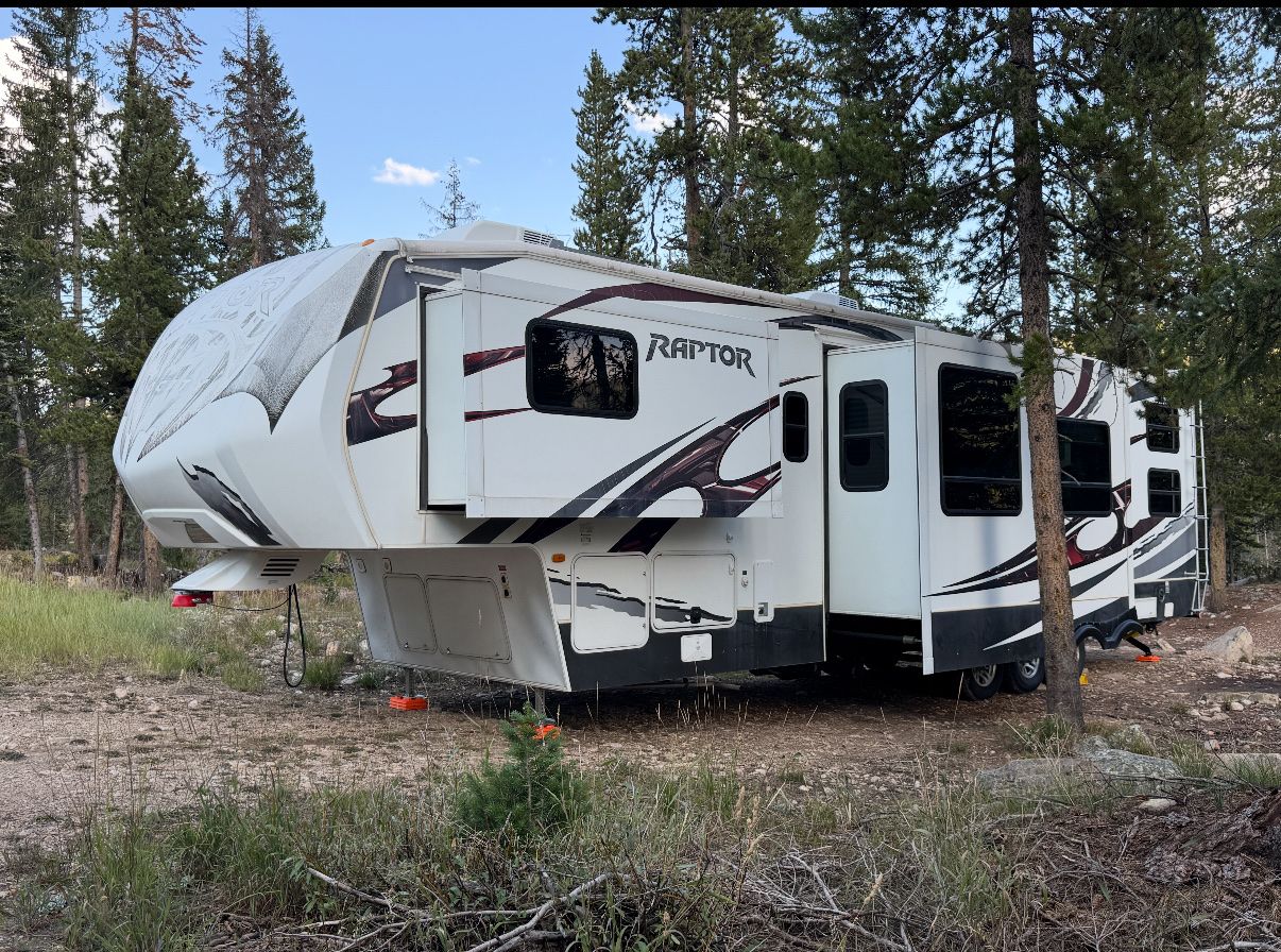 Keystone Raptor Toy Hauler Fifth Wheel RV Camper