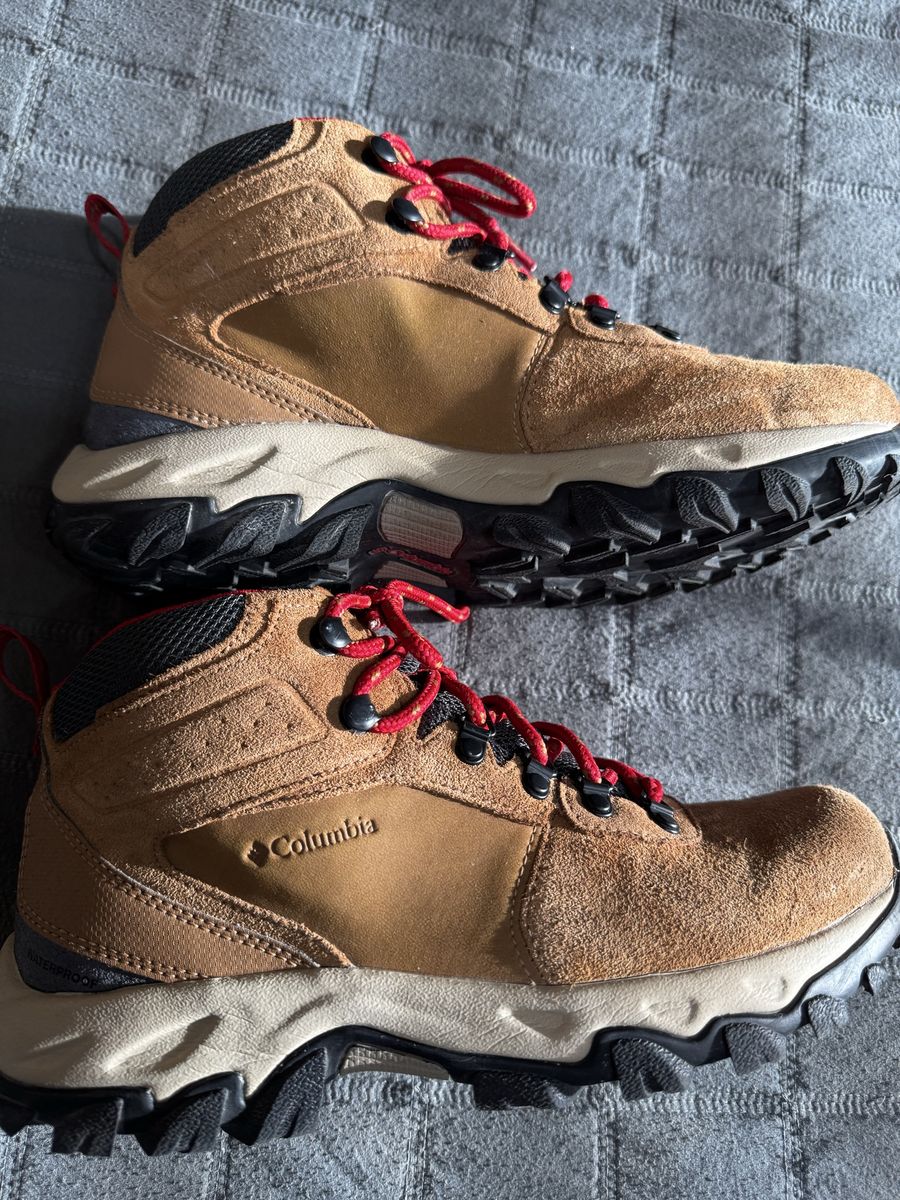 Columbia Men's Newton Ridge Plus II Waterproof Hiking Boots Size 8
