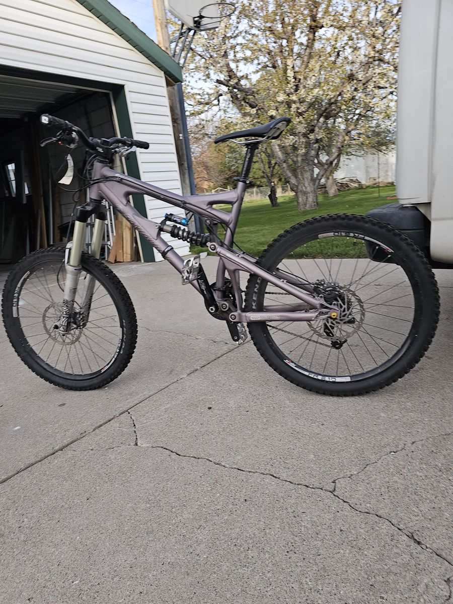 Santa cruz v p free downhill