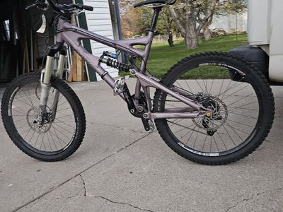 Santa cruz v p free downhill