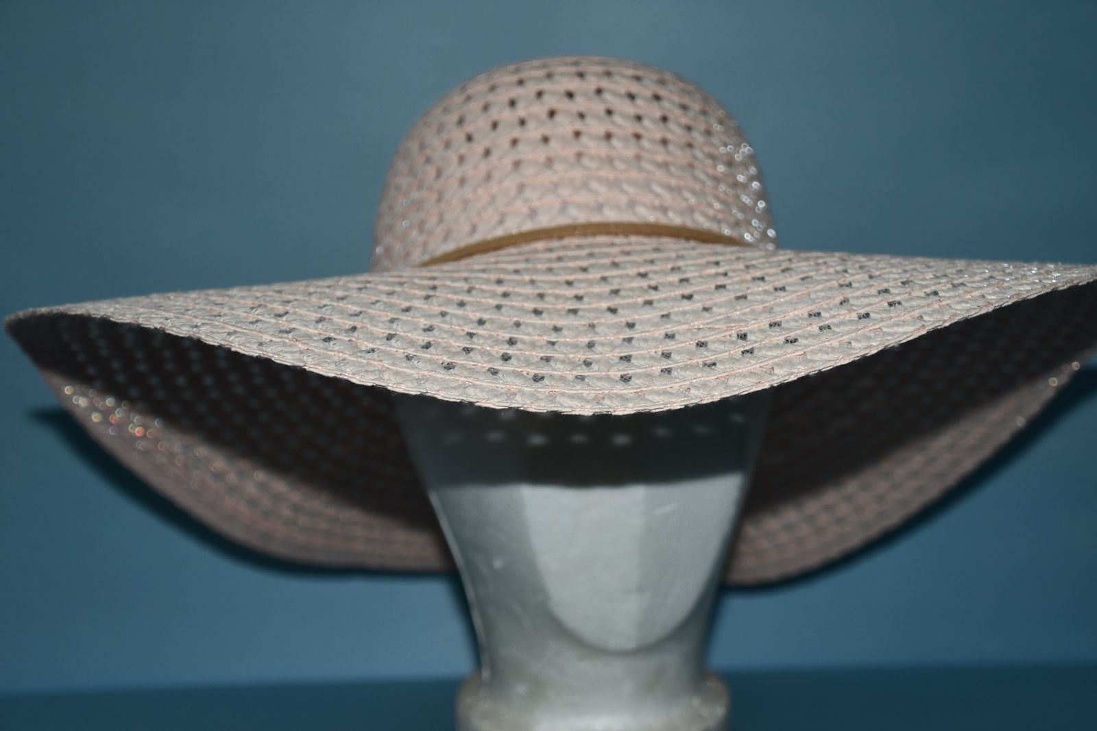 LIGHTWEIGHT SUMMER SUN HAT ~ ONE SIZE ~ BRIM LENGHT 4.5" ~ CREAM ~ SUMMER FUN ~ CUTE & CLEAN!