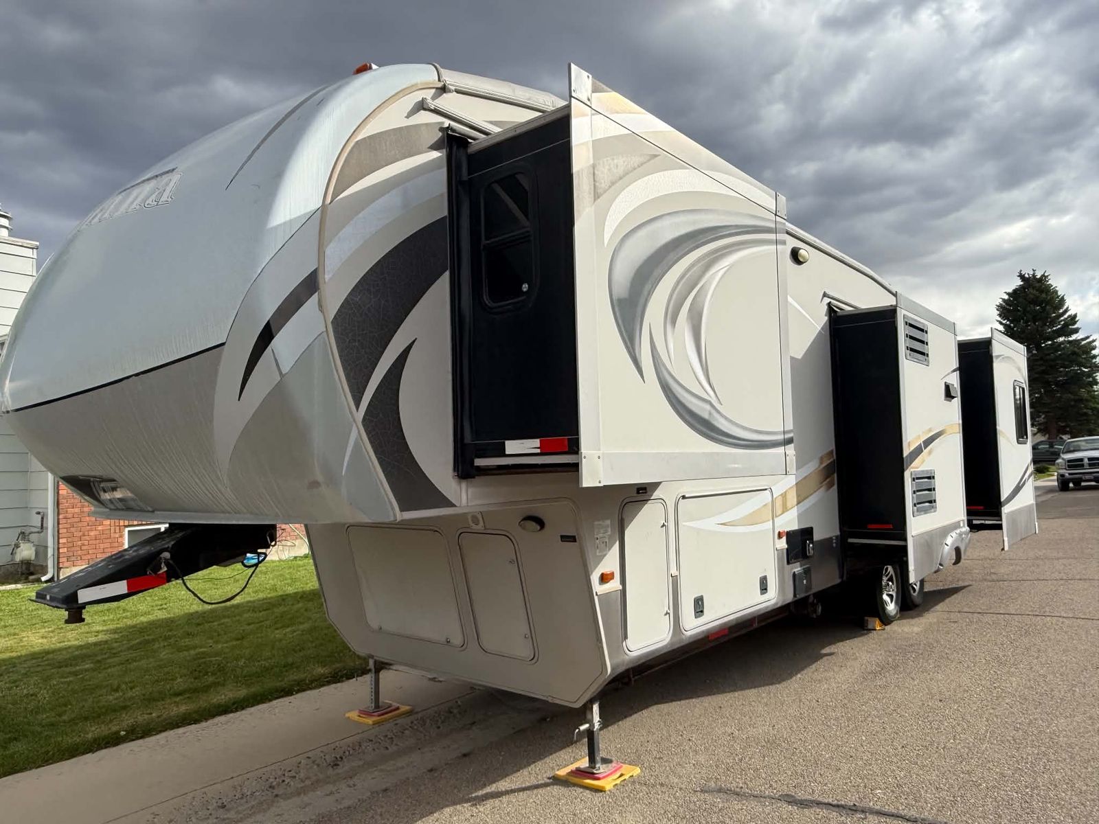 2012 montana high country 343rl