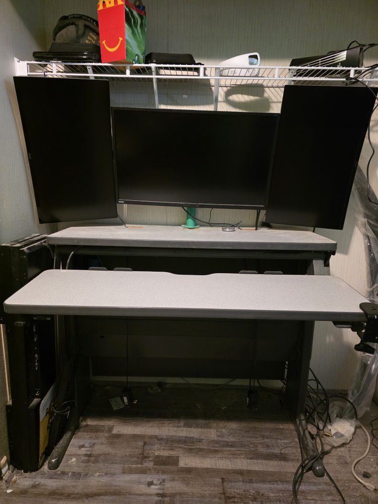 BenQ Monitor with Dual Curved Side Monitors - Triple Screen Setup