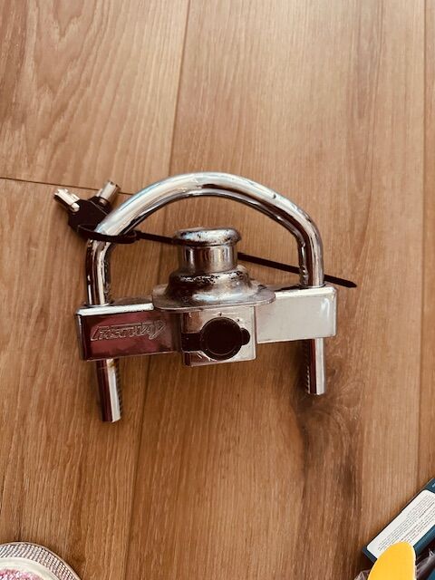 Fastway fortress 86-00-5015 maximum security universal coupler lock for 1 7/8, 2”, 2 5/16 couplers.