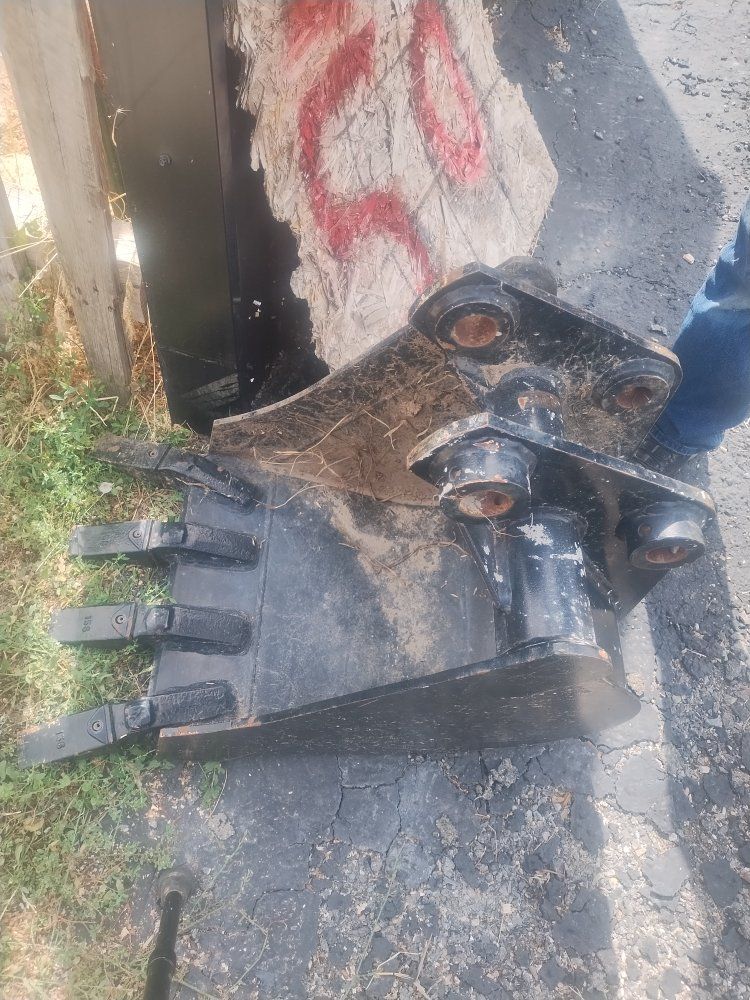 18 in kabuta backhoe bucket