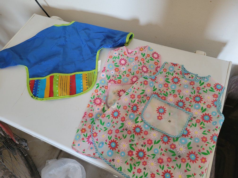 Kids Waterproof Bibs/Smocks - Blue Long Sleeve & Floral Sleeveless