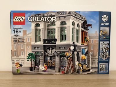 LEGO Creator Expert 10251 Brick Bank - 2380 Pieces, Ages 16+ *Used*