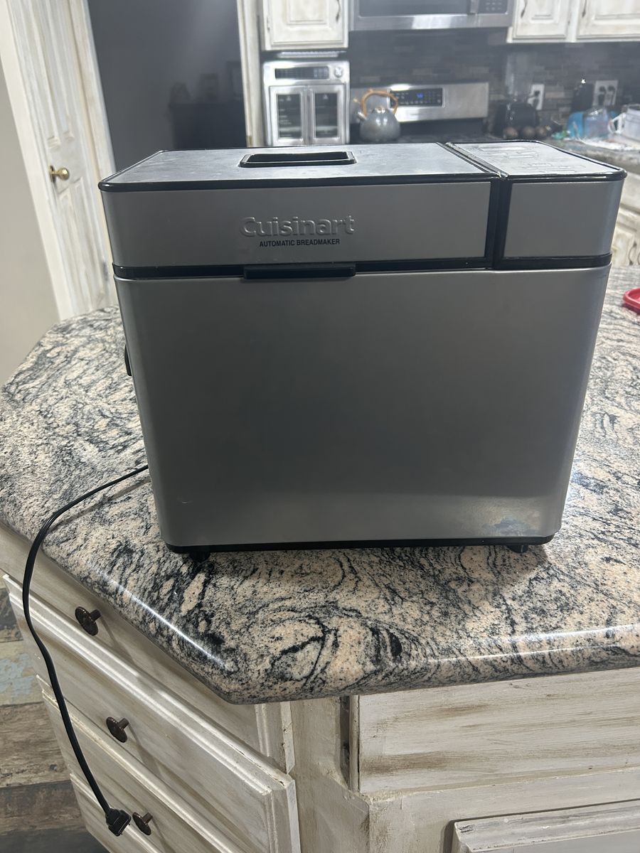 Cuisinart Stainless Steel 2 LB Automatic Programmable Bread Maker CBK-100
