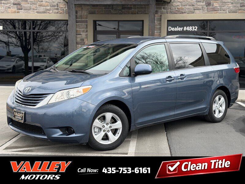 2017 Toyota Sienna LE 8-Passenger