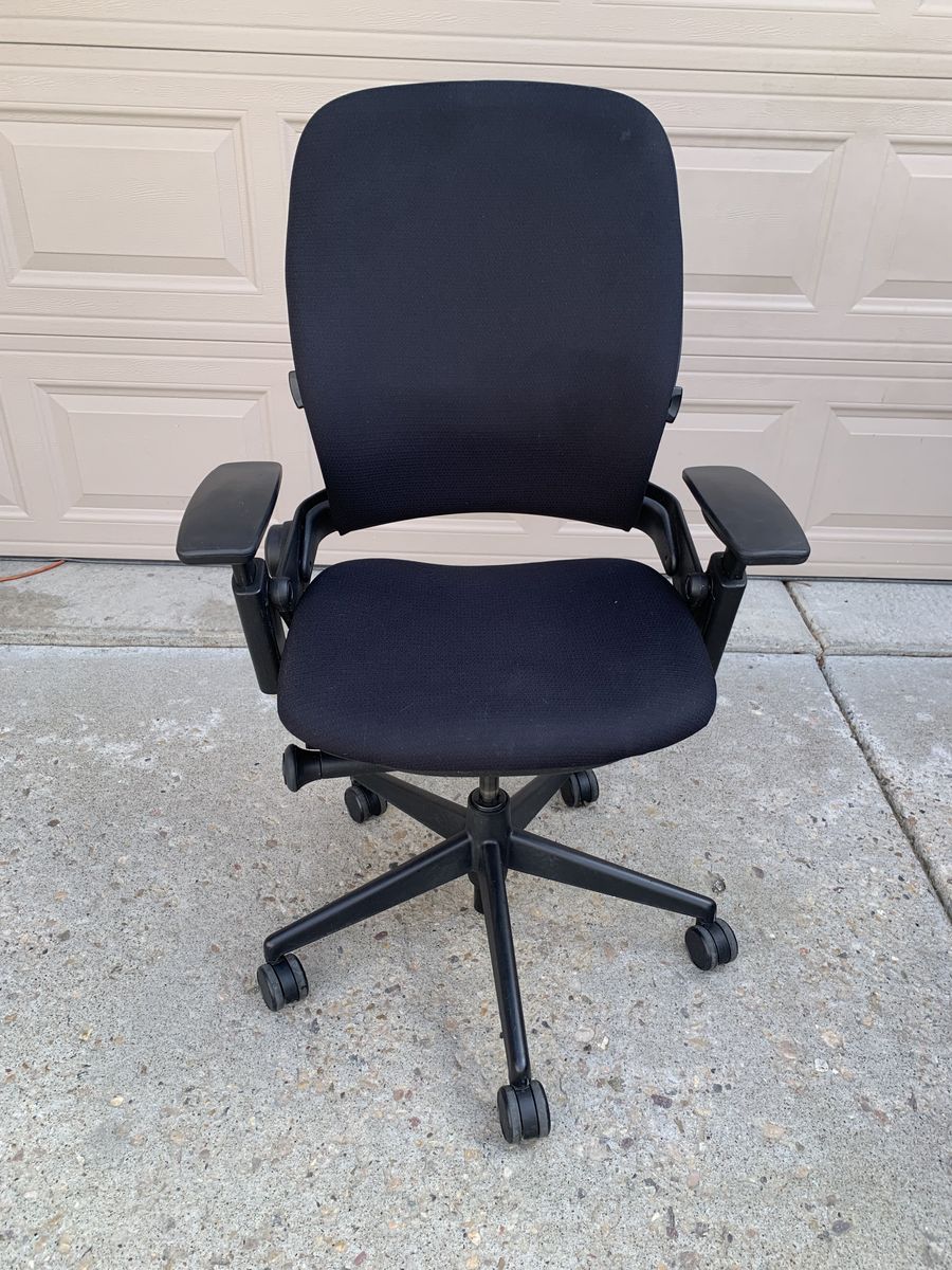 1 BLACK FABRIC STEELCASE V2 LEAP CHAIR
