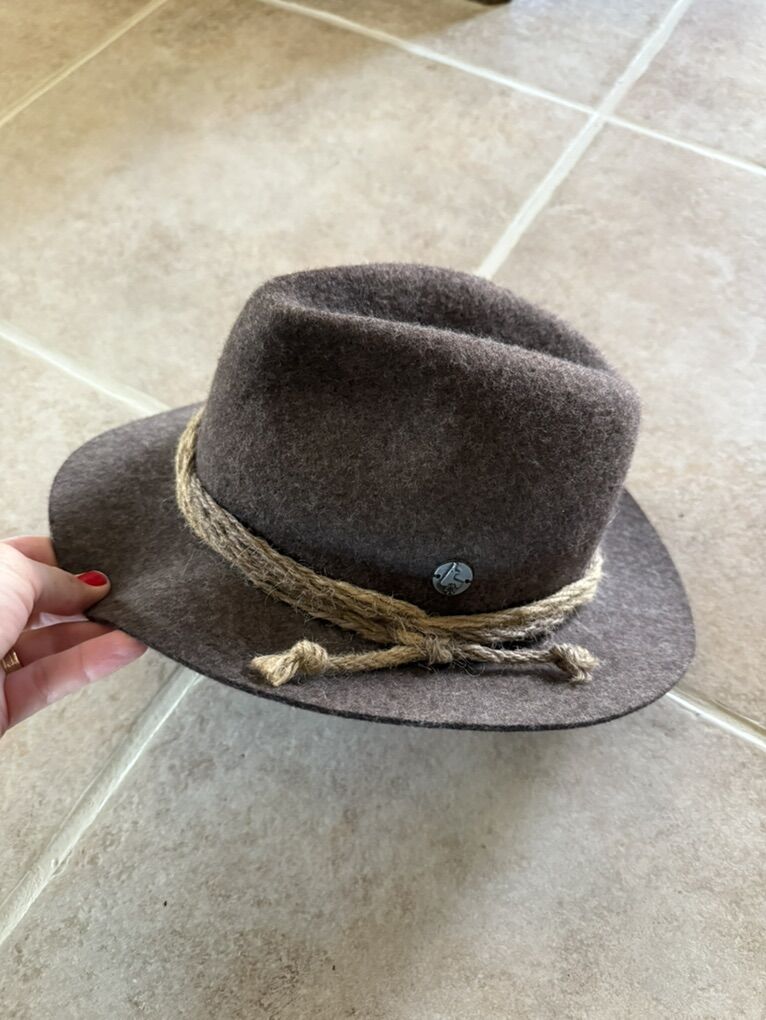 Austria hat NEW size 56 100% wool brown color