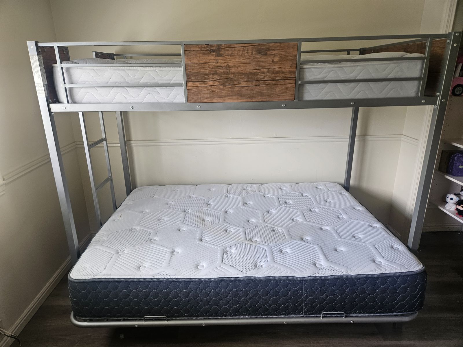 Twin over Full Bunk Bed with Mattresseses