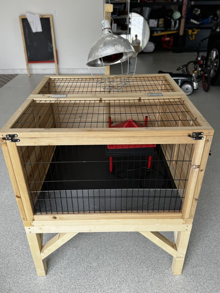 Brooder Box + Heat Plate & Lamp (Like New)