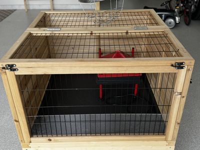 Brooder Box + Heat Plate & Lamp (Like New)