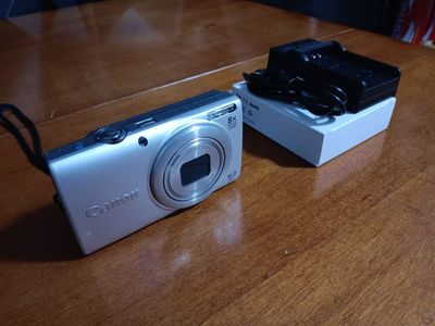 Canon PowerShot A4000 IS HD 16.0MP Digital Camera - Silver, with SD Card, Battery & Charger. Carring Case included. Tested. Good