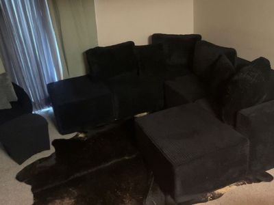 EXTRA LARGE 6 PIECE BONELESS COUCH
