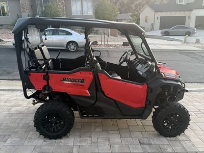 Honda Pioneer 1000sxs - 5 Side-by-Side UTV - Red