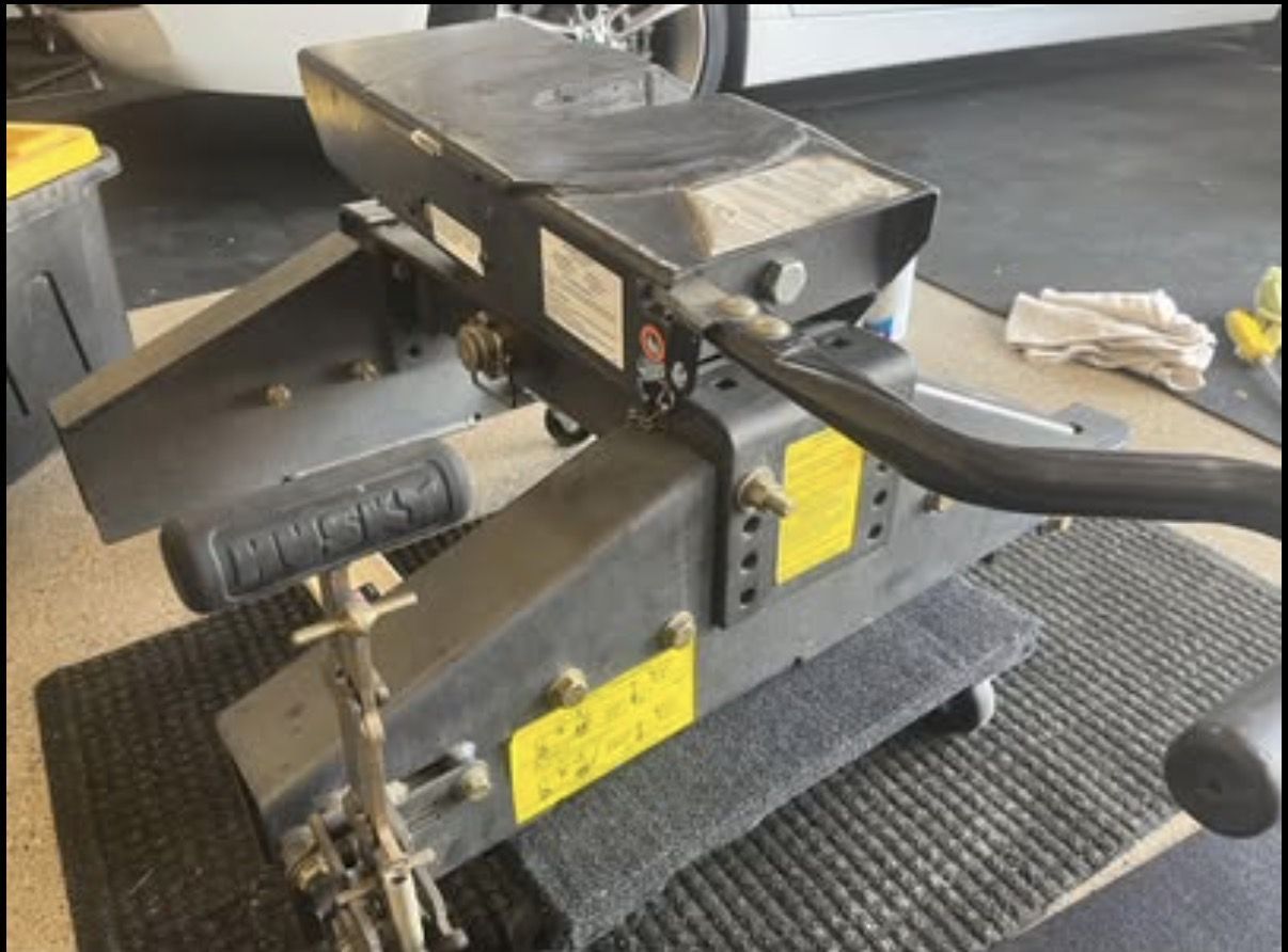 Husky 26K Fifth wheel Hitch