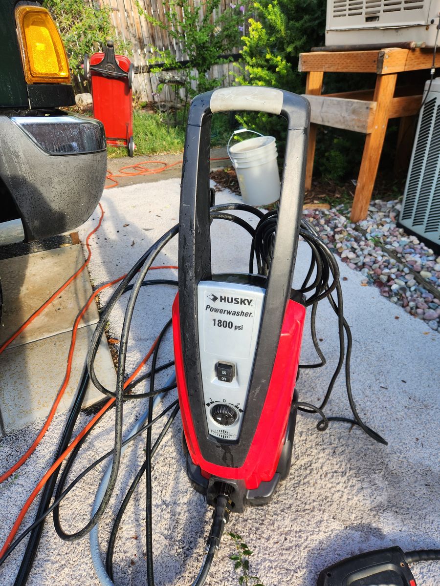 Husky 1800 Psi pressure power washer.  With two sprayer types.  Has 2 soap chambers.  Works great.  Very powerful.