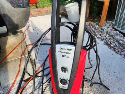 Husky 1800 Psi pressure power washer. With two sprayer types. Has 2 soap chambers. Works great. Very powerful.