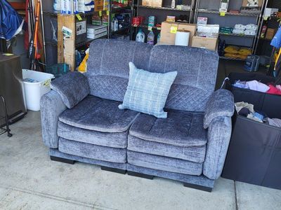 Ashley by Design Fabric LoveSeat w/Pillow ** Blue