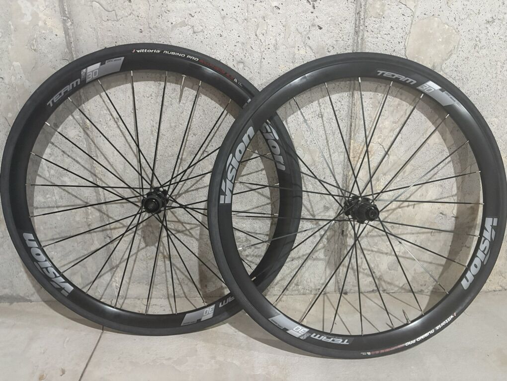 Vision Team30 Disc Wheelset Vittoria Tires