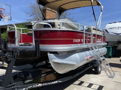 Rent this pontoon boat