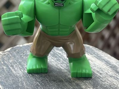 LEGO Marvel Super Heroes Hulk Big Figure Minifigure Green with Tan Pants 124J2