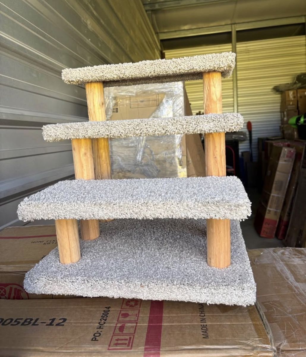 Gray Carpeted 4-Step Cat Tree/Pet Stairs