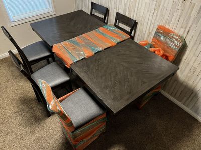Beautiful Dining Table & 6 Chairs