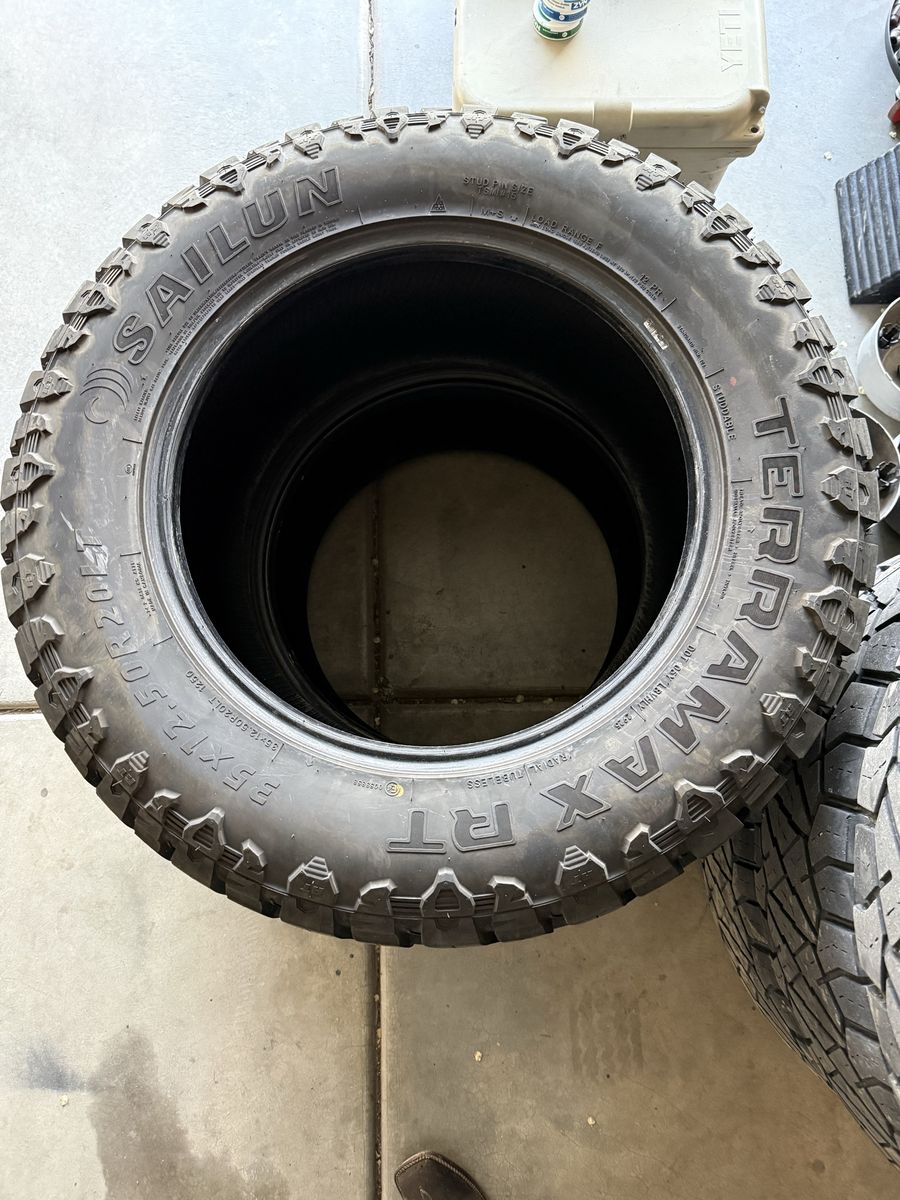 2 Sailum 35x12.5r20 Tires