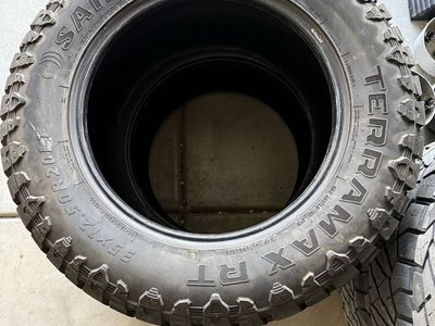 2 Sailum 35x12.5r20 Tires