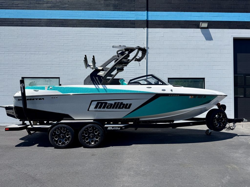 2020 Malibu Boats 23 LSV