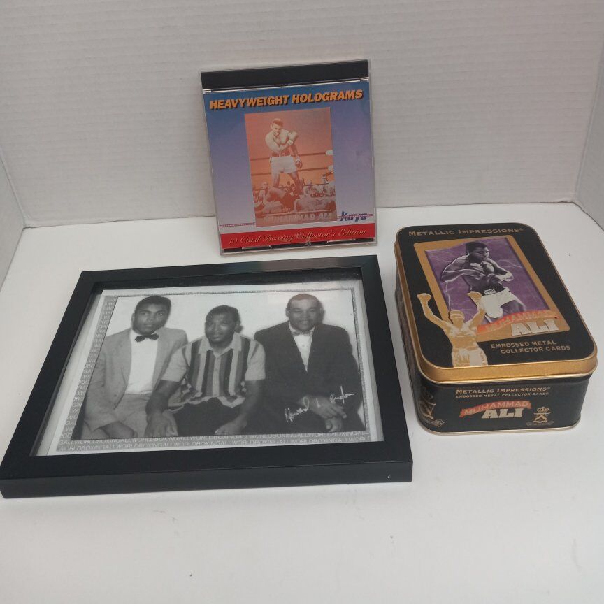 OLLECTIIN OF 3 BOXING COLLECTIBLES