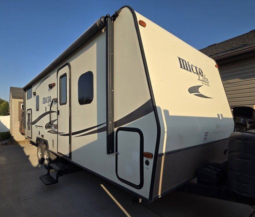 2015 Flagstaff Micro Lite 25bhks