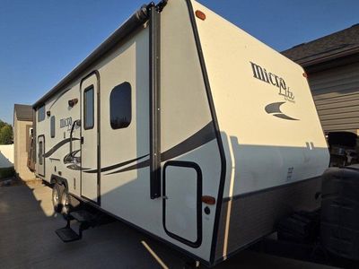 2015 Flagstaff Micro Lite 25bhks