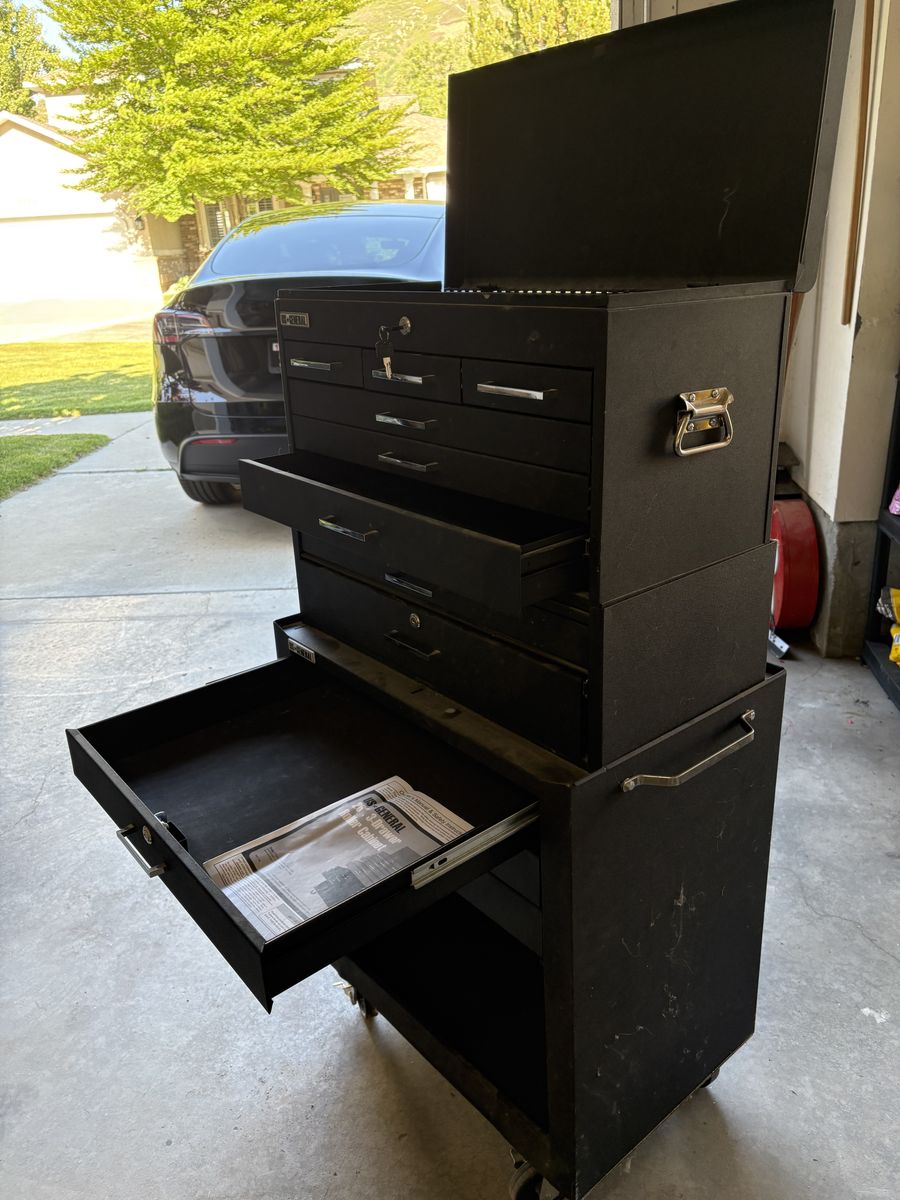 Roller tool cabinet