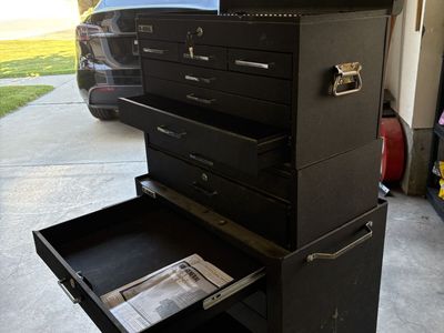Roller tool cabinet