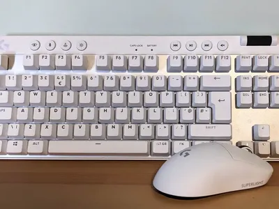 Logitech G Pro Wireless (White) + Logitech G915 TKL Wireless Keyboard (White)