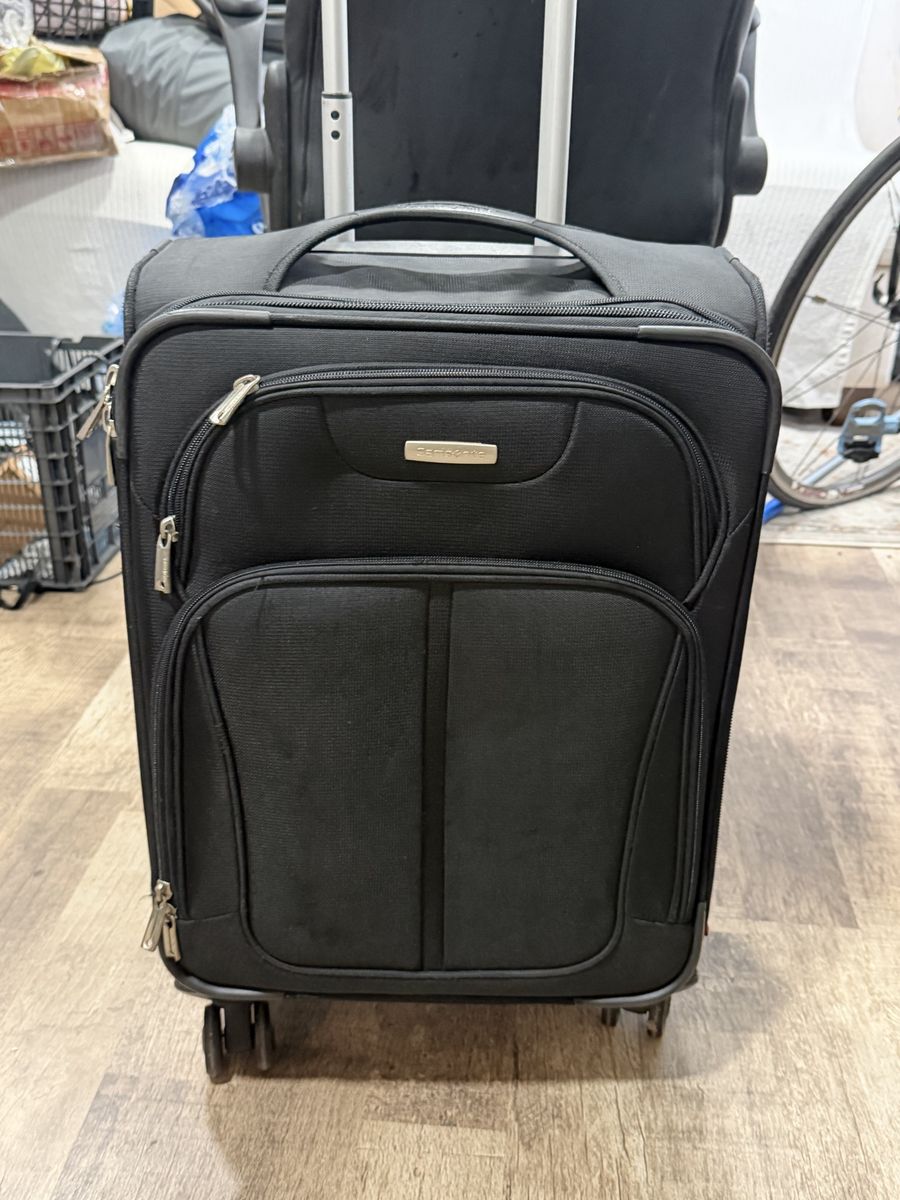 Carry on/ cabin size bag