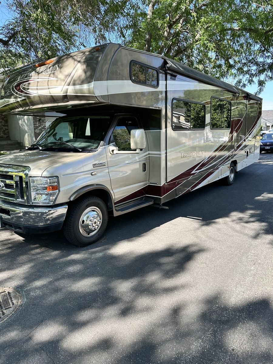 2015 Coachmen Leprechaun 319DS