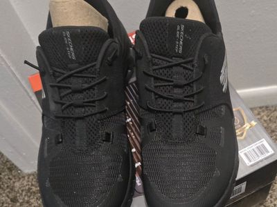 SKECHERS GLIDE-STEPS