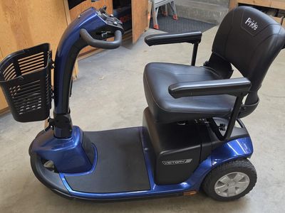 Pride Victory 10 3-Wheel Mobility Scooter - excellent condition