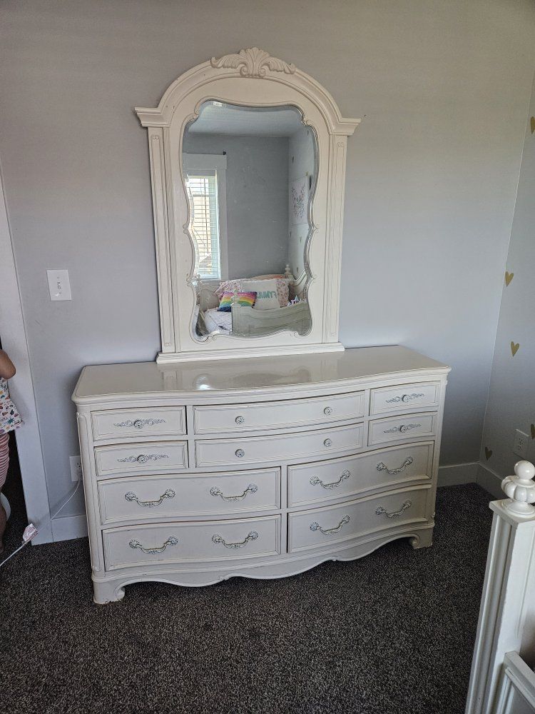 Dresser and Twin Trundle Bed 400$ OBO