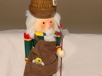 Bee Keeper Nutcracker