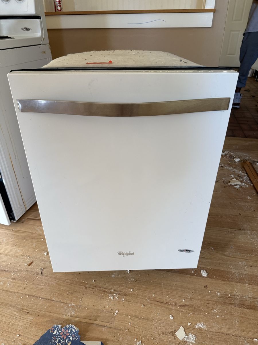 Whirlpool White Built-in Dishwasher with Stainless Handle