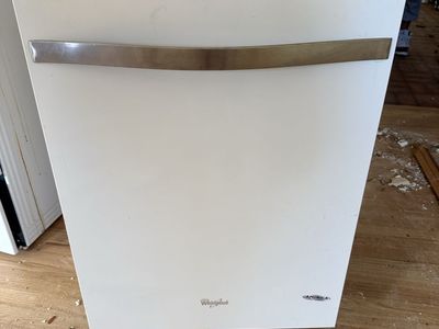 Whirlpool White Built-in Dishwasher with Stainless Handle
